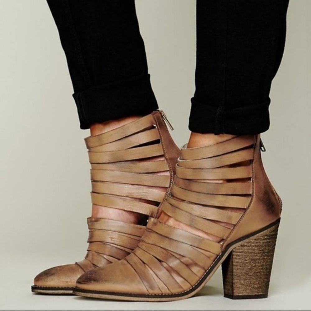 FREE PEOPLE HYBRID DISTRESSED BOOTIE 39